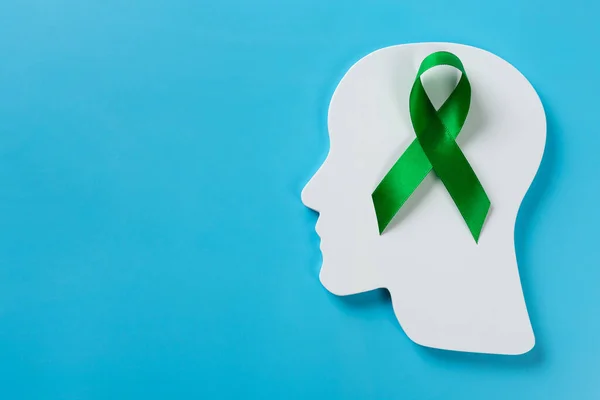 Día Mundial Salud Mental Cinta Verde Con Símbolo Cerebral Sobre — Foto de Stock