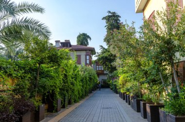 Antalya, Türkiye - 26 Temmuz 2019 : Antalya Kaleiçi Tarihi Distirict Evleri , Türkiye. Antalya'nın eski kenti turistler arasında popüler bir yer.