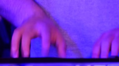synthesizer, müzik grubu çalma