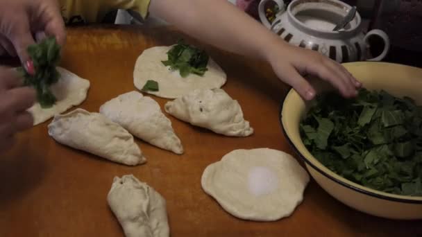 Veganistisch Vegetarisch Eenvoudig Eten Hotcakes Een Vrouw Bereidt Eenvoudig Voedsel — Stockvideo