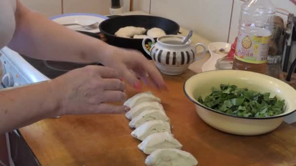 Vegan Végétarien Nourriture Simple Gâteaux Chauds Une Femme Prépare Nourriture — Video