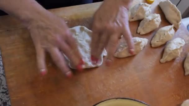 Vegán Vegetáriánus Egyszerű Ételek Forró Sütemények Egy Egyszerű Ételeket Készít — Stock videók