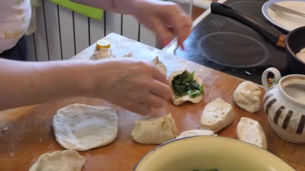 Vegano Vegetariano Comida Simple Hotcakes Una Mujer Prepara Comida Simple — Vídeos de Stock