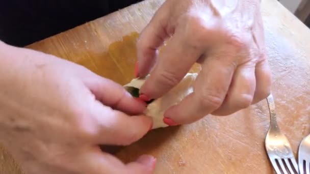 Wegańskie Wegetariańskie Proste Jedzenie Hotcakes Kobieta Przygotowuje Proste Jedzenie Ciasta — Wideo stockowe