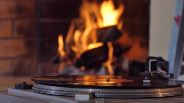 Vinyl Vinyl Record Player Record Background Fireplace — Stock Video