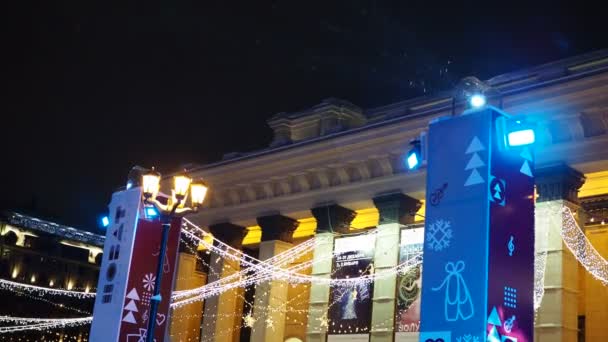 Νύχτα Χειμώνας Διακοπές Χριστούγεννα Πρωτοχρονιά Διακοσμημένη Πρόσοψη Δημοτικού Θεάτρου Novosibirsk — Αρχείο Βίντεο