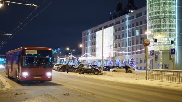 시청을 거리를 지나고 노보시비르스크 — 비디오
