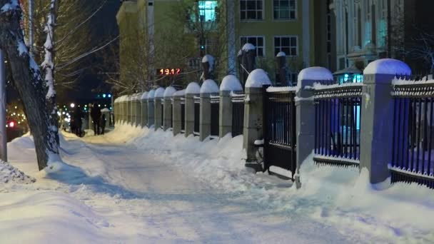 겨울에는 도시의 거리가 버렸습니다 노보시비르스크의 시베리아 — 비디오