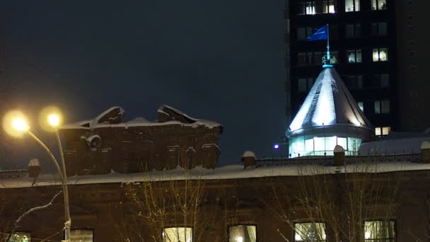 Nachtstad Vlag Wappert Verlichte Toren Een Pan Novosibirsk — Stockvideo