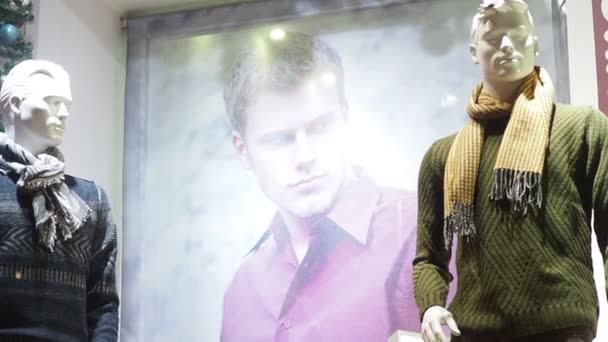 Ville Nocturne Mannequins Dans Une Vitrine Novossibirsk Gros Plan — Video