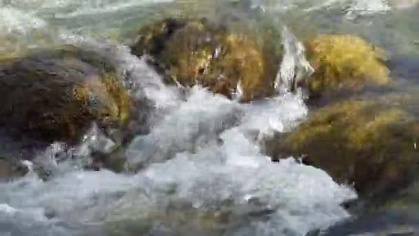 Ecología Agua Agua Natural Pura Formada Por Derretimiento Del Glaciar — Vídeo de stock