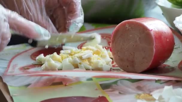 Repas Simple Cuisinier Coupe Œuf Petits Morceaux Jambon Côté Gros — Video