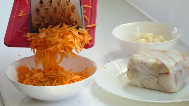 Simple Food Dish Asian Cuisine Cook Pours Grated Carrots Cup — Stock Video