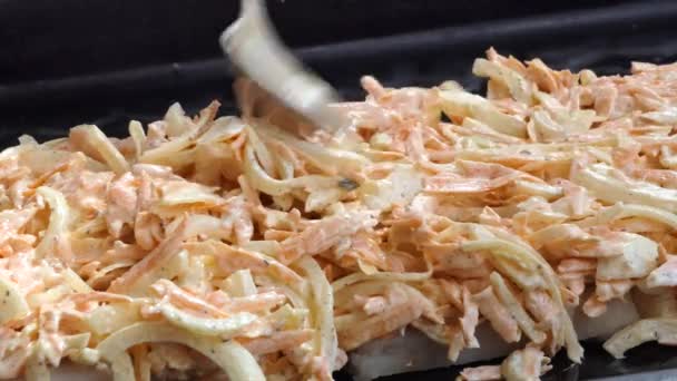 Проста Їжа Рибна Страва Азіатської Кухні Кухар Розгладжує Шматочки Риби — стокове відео