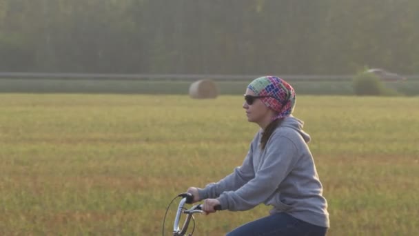 Bicycle Bicyclist Girl Headscarf Rides Bicycle Rural Road Full Twisted — Stock Video