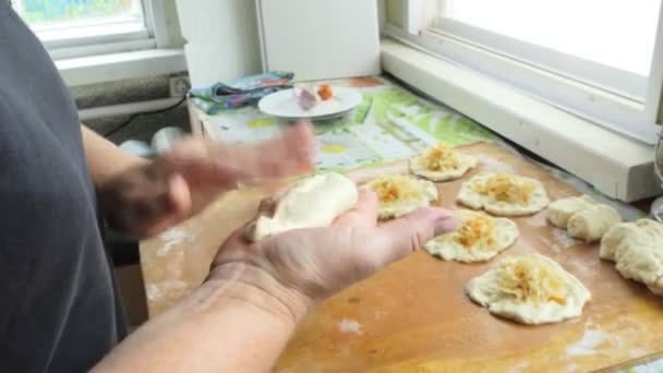 Végétarisme Une Cuisinière Fait Frire Des Tartes Chou Dans Une — Video