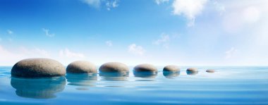 Adım taşlar mavi su - Zen kavramı