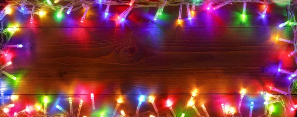 木製のカラフルな文字列が点灯クリスマス フレーム — ストック写真