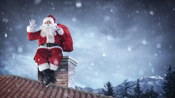 Weihnachtsmann Gruß Auf Dem Dach — Stockfoto