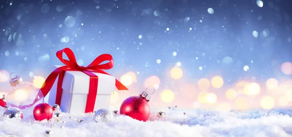 Christmas Giftbox Bow Snow — Stock Photo, Image
