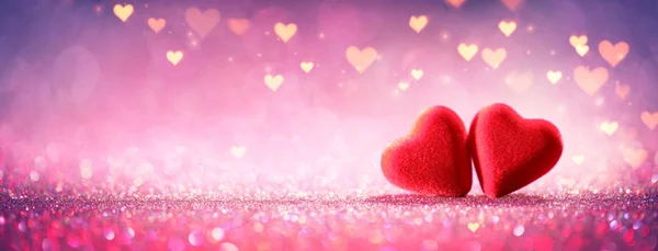 ピンクのキラキラ光沢のあるバック グラウンドで バレンタインの概念に つの心 — ストック写真