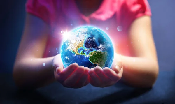 Dziecko Trzymać Świat Magia Życia Dzień Ziemi Koncepcja Rendering Usa — Zdjęcie stockowe