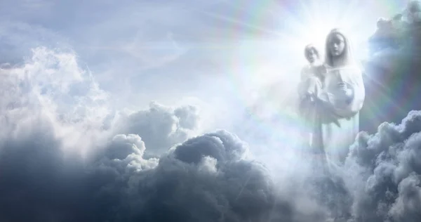 Привид Діви Марії Дитини Ісуса Хмарах — стокове фото