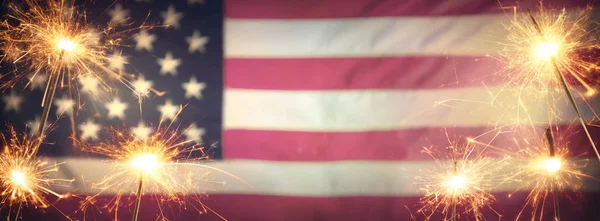 Celebração Vintage Com Espumantes Bandeira Americana Desfocada Julho — Fotografia de Stock