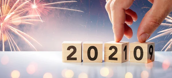 Felice Anno Nuovo 2020 Con Blocchi Legno Fuochi Artificio — Foto Stock
