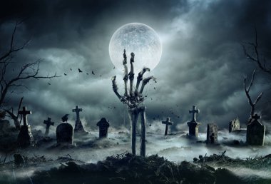 Mezarlıktan Yükselen İskelet Zombi Eli - Cadılar Bayramı