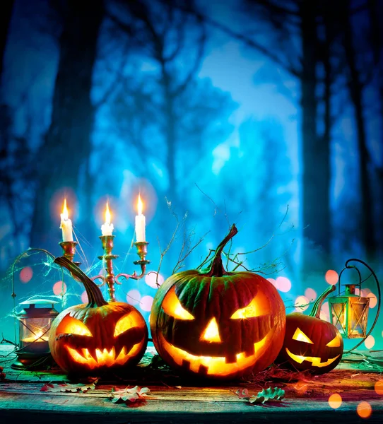Abóbora Halloween Com Lanterna Candelabro Mesa Crepúsculo — Fotografia de Stock