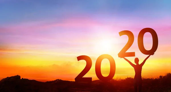 Gelukkig Nieuwjaar 2020 Gelukkig Meisje Met Cijfers Bij Zonsopgang — Stockfoto