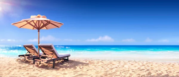 Two Chairs Parasol Golden Beach — Stock Photo, Image