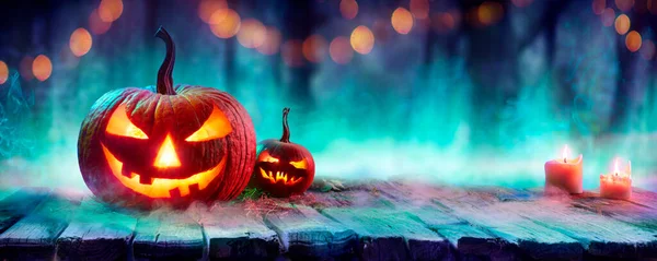 Jack Latarnie Upiornym Lesie Mgłą Świecami Halloween Tle Kolorami Trend — Zdjęcie stockowe