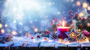Advent - Süslü, dallı ve odaklı ışıklarla Noel süslemesi