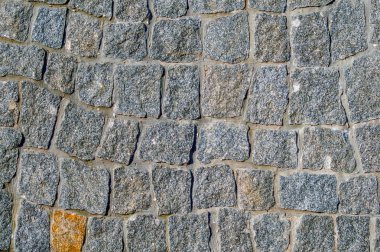      yan ışık ile sabahın erken saatlerinde taş duvar                          