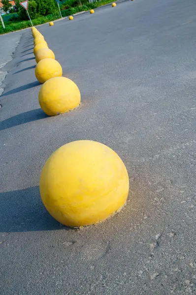 Beton topları izinsiz seyahat site kısıtlamaları şeklinde yer almaktadır. Sony Slt-A37 fotoğraf makinesi ile fotoğraflandı.            