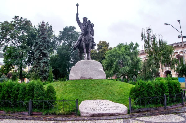 Monument Ukrainian Hetman Petro Sagaidachny Kiev Photographed Daytime Cloudy Weather — Stock Photo, Image