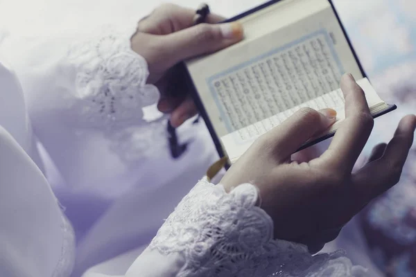 Partial View Woman Hands Holding Opened Quran Islam Religion — Stock Photo, Image