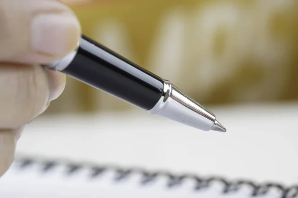 Hand Hält Einen Stift Nahaufnahme — Stockfoto