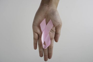 elinde pembe aids şerit