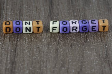 Tahta küplerde zar kelimesi.