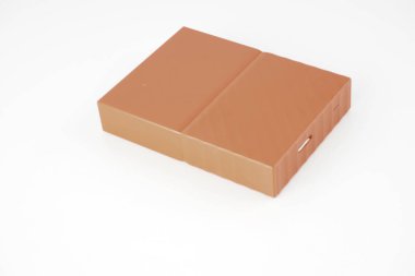 beyaz arka plan üzerinde kırmızı renk harici sabit disk 