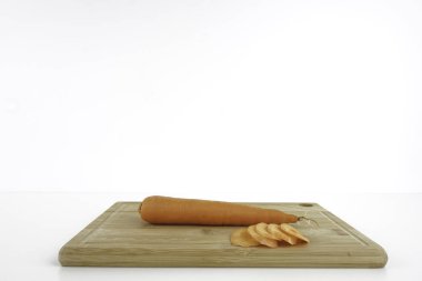 ahşap tahta üzerinde havuç stüdyo çekim 