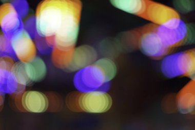 gece parlayan defokus bulanık renkli parlak bokeh ışıkları 