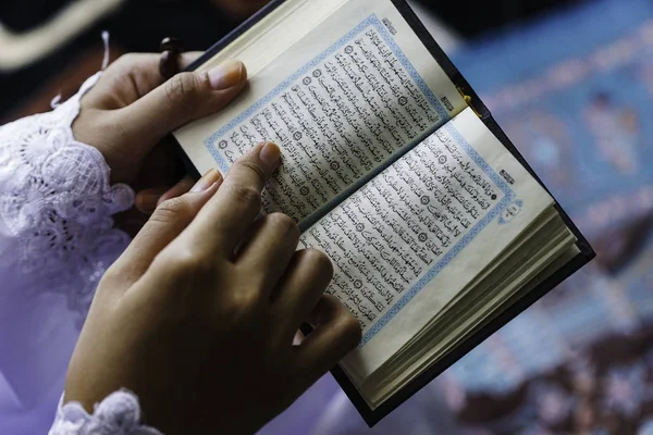 Partial View Person Holding Quran Islam Religion — Stock Photo, Image