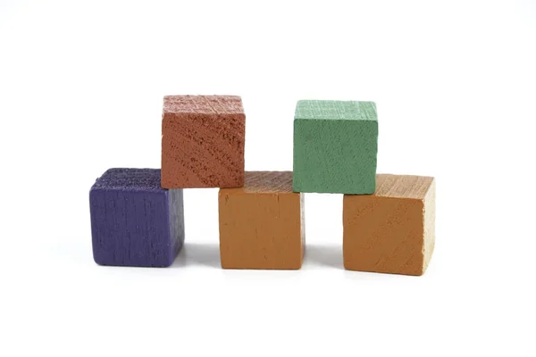 Beyaz Arka Plan Üzerinde Renkli Ahşap Küp Blokları — Stok fotoğraf