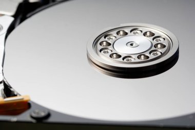 Sabit disk sürücüsünden Milli yakın görünümü