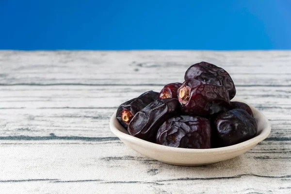 Dry Dark Blue Dates Fruits Bowl Plate Grey Wooden Table — Stock Photo, Image