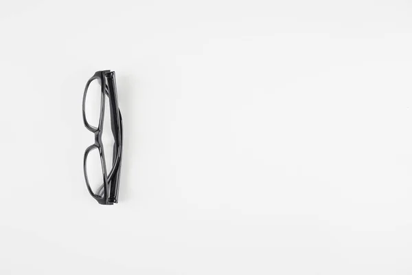 白い背景の上の眼鏡の上の眺め — ストック写真